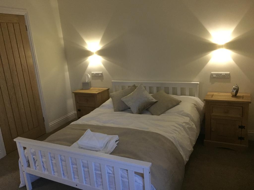 Three Crowns Guest House Salisbury Chambre photo